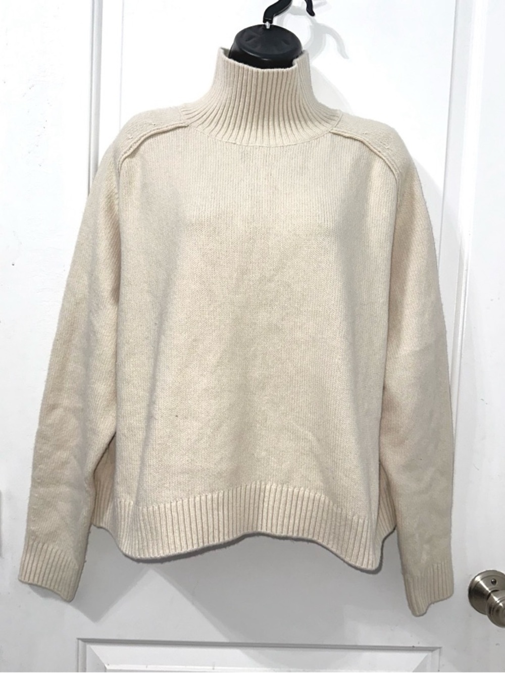 H&M Cream Mock Turtleneck Sweater size Large